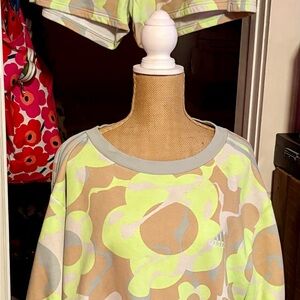 Adidas Shorts and sweatshirt set XL